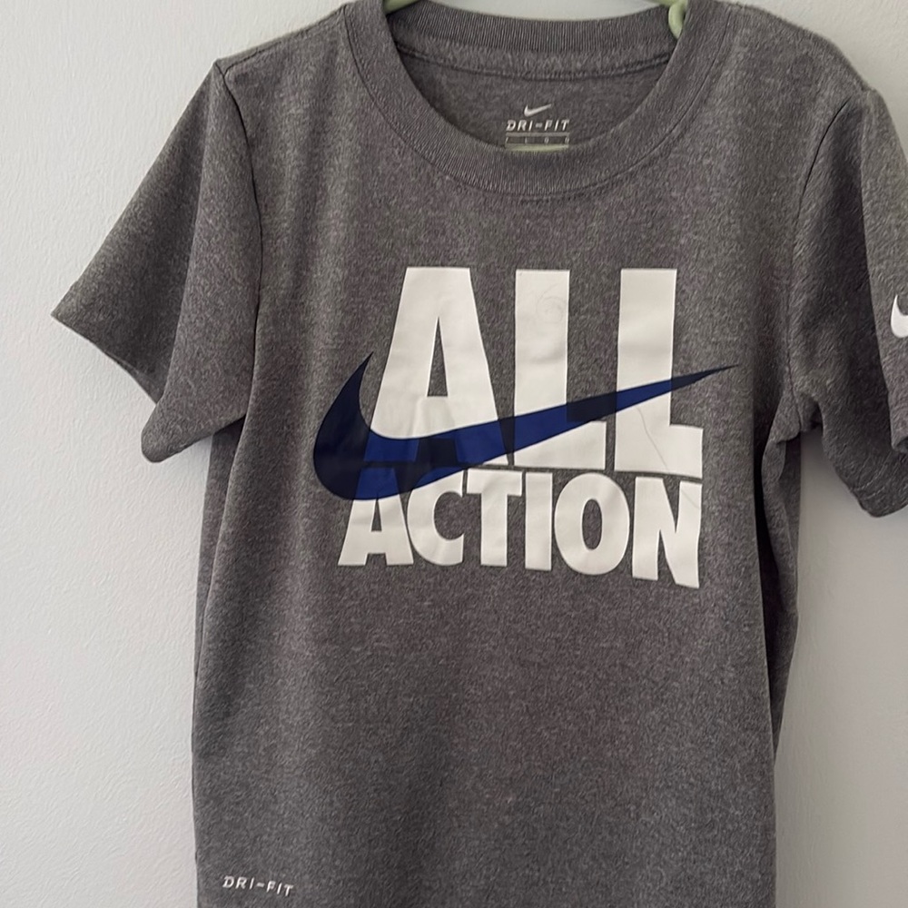 EUC Nike boys dri-fit shirt size 7